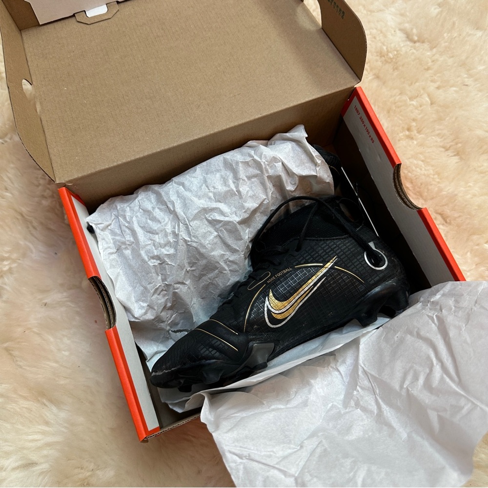 Nike Jr Superfly 8 Academy MG soccer cleats in black and gold - Picture 7 of 7